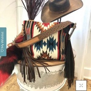 Esquala saddle blanket medicine tote